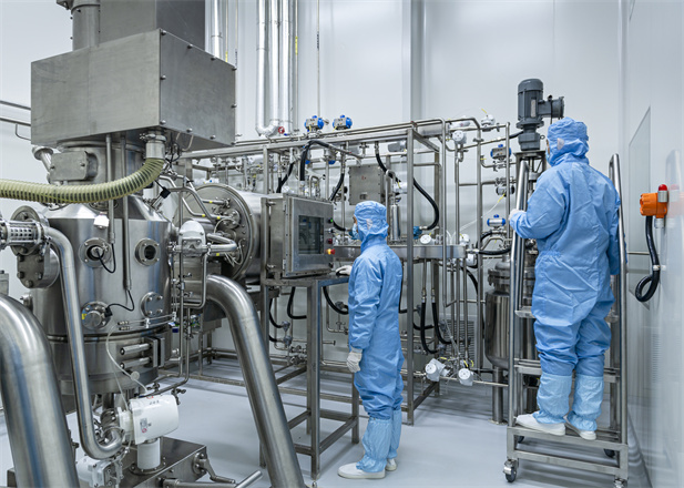 2022年，沙龙
医工总院科技成果转化中心科研人员正在工作中。.jpg