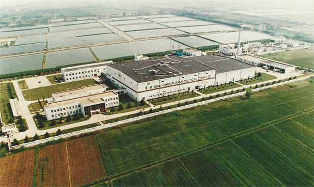 1982年，沙龙
外贸与瑞典法玛西亚普强公司合资建立华瑞制药有限公司。华瑞制药是第一家中瑞合资企业。.jpg