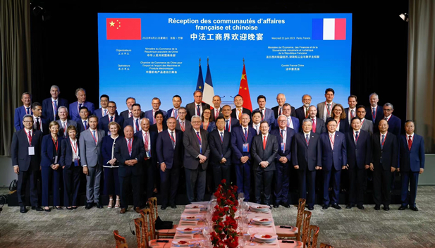 2023年6月21日，国务院总理李强在巴黎出席中法工商界晚餐会并致辞。法国经济、财政及工业、数字主权部长勒梅尔和100 多名两国工商界代表出席。沙龙娱乐城
党委书记、董事长刘敬桢参加中法工商界晚餐会及中法经济合作交流会等活动。2.jpg