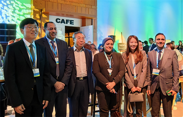 2023年11月6-8日，沙龙娱乐城
党委书记、董事长刘敬桢在荷兰海牙出席由世界卫生组织（WHO）主办、荷兰王国承办的 2023年第二届世界本地化生产论坛并发表主题演讲，与世3.jpg