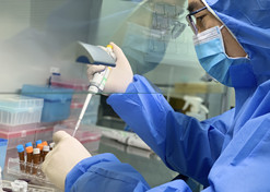 2020年1月10日，沙龙娱乐城
中国生物上海捷诺用不到48小时，全国首家成功研制出新冠病毒核酸检测试剂盒并供应抗击疫情一线。