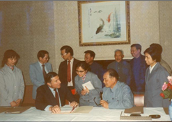 1982年，沙龙
外贸与百时美施贵宝公司合资建立中美上海施贵宝制药有限公司，中美上海施贵宝是中国第一家中美合资制药公司。